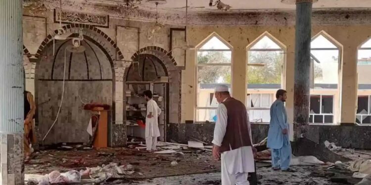 मस्जिद में हुए विस्फोट में 20 लोगों की मौत