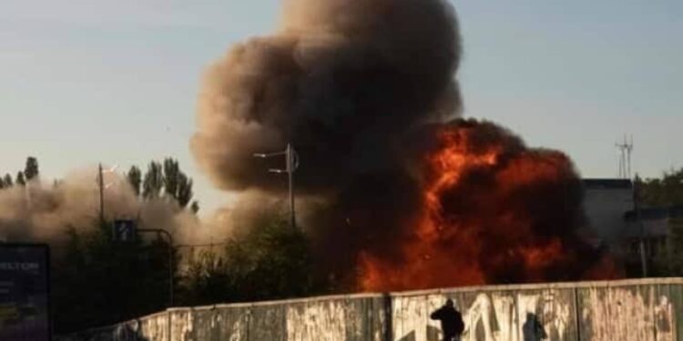 रूसी हमलों से फिर दहल गया कीव