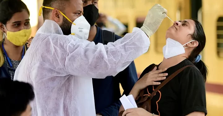 कोरोना का उतार-चढ़ाव का दौर जारी