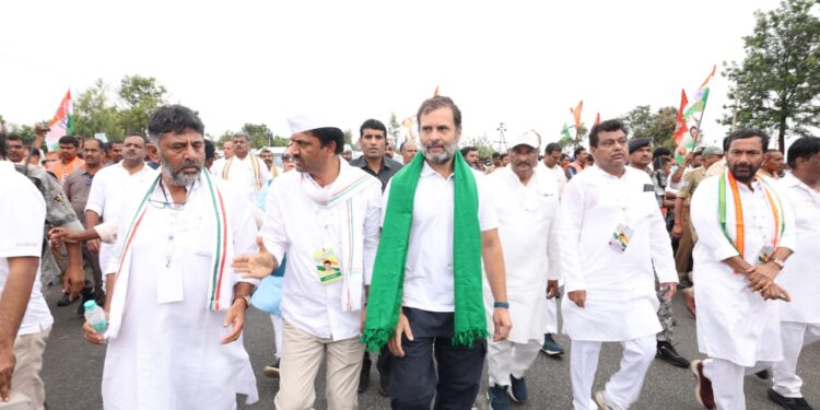 पदयात्रा के दौरान राहुल मिले कोरोना पीड़ित परिवारों से