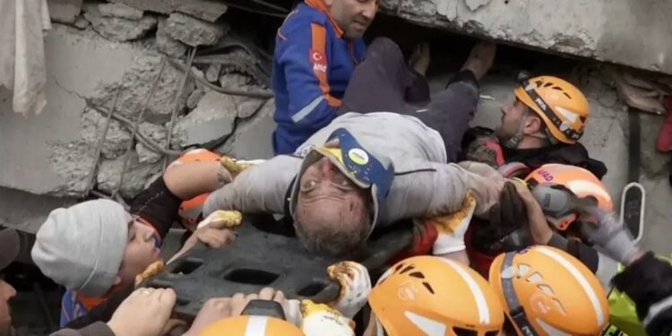 मरने वालों की संख्या 15000 से अधिक