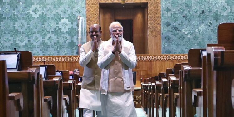 प्रधानमंत्री ने किया ने संसद भवन का उद्घाटन