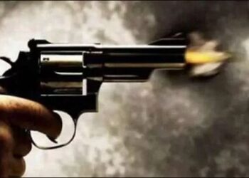 अपराधियों ने जमीन कारोबारी को गोलियों से भून डाला