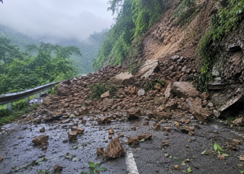 सिक्किम के सिंगताम-रंगपो मार्ग पर भारी भूस्खलन